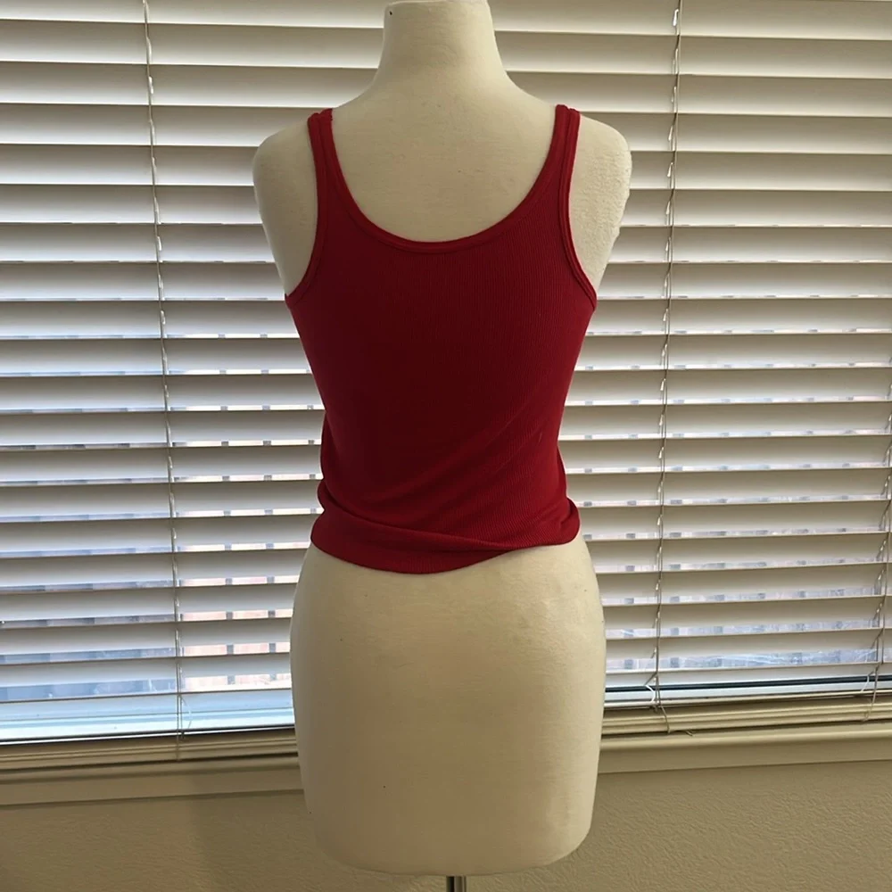 Scarlet Ribbed Tank Top - Picture 2 of 3